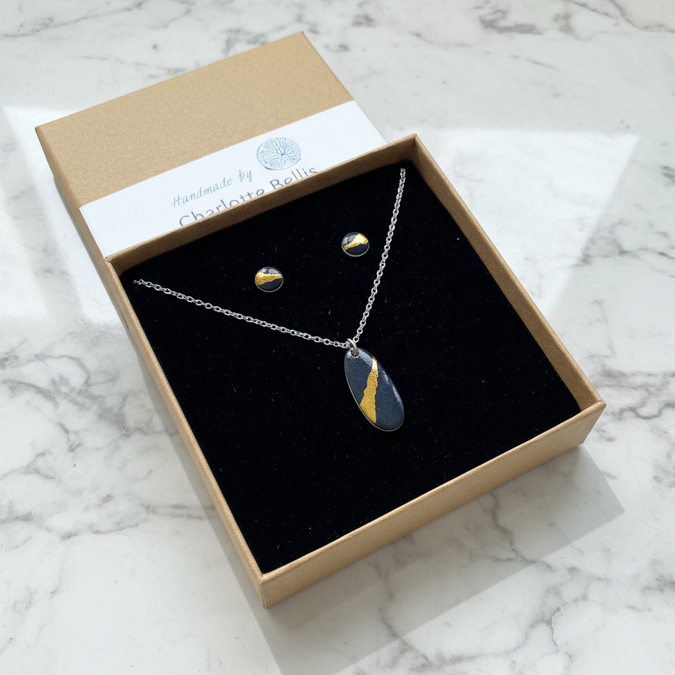 Oval Necklace with 24ct Gold Detailing