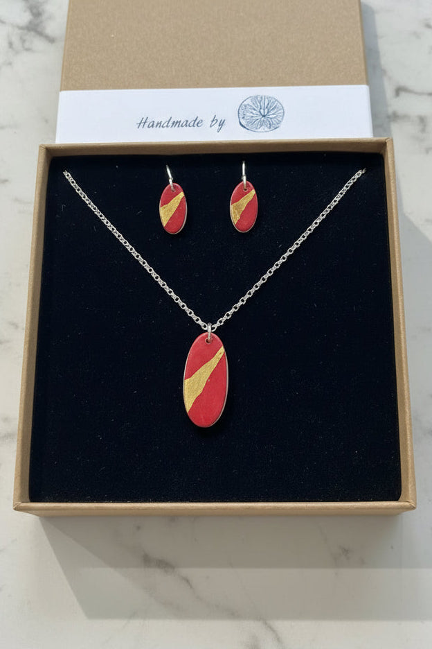 Oval Necklace with 24ct Gold Detailing