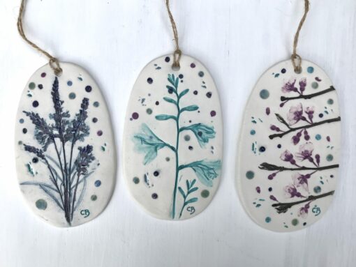 Toadflax Porcelain Plaque with Hessian String - Image 3