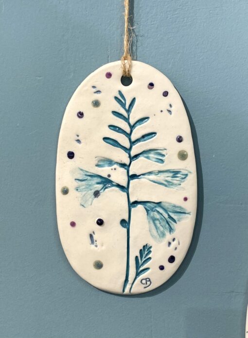 Montbretia Porcelain Plaque with Hessian String - Image 2