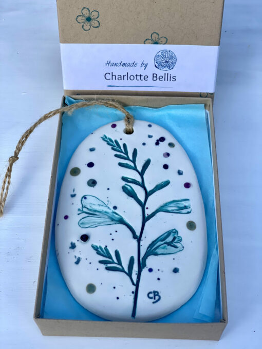 Montbretia Porcelain Plaque with Hessian String - Image 3