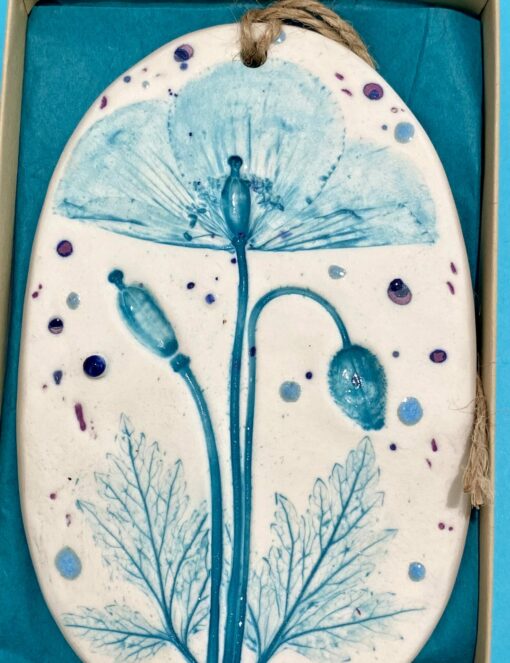 Pabi Cymreig (Welsh Poppy) Porcelain Plaque with Hessian String - Image 2