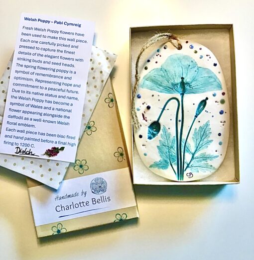 Pabi Cymreig (Welsh Poppy) Porcelain Plaque with Hessian String - Image 3