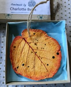 (B) Leaf Decoration - Hazel