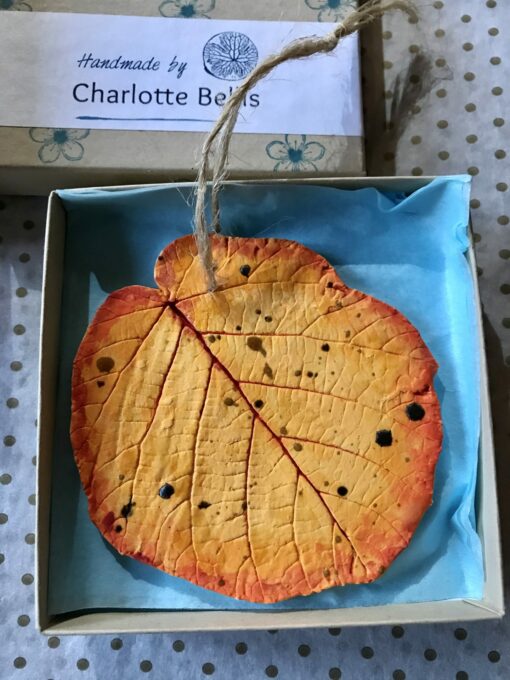 (B) Leaf Decoration - Hazel